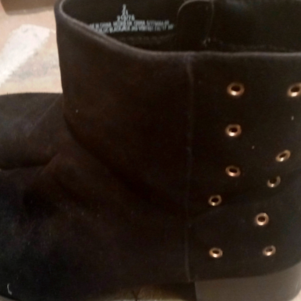 Girls size 2 youth little girl boots w heal
